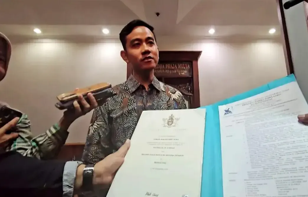 polemik ijazah Gibran