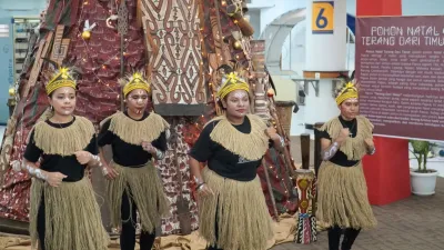 Terang dari Timur Menyentuh Natal di Perpustakaan PCU