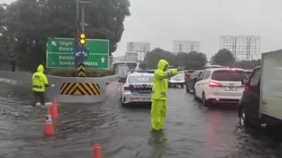 Banjir Jakarta Picu Kepadatan Tol Dalam Kota, Akses Rawa Bokor Ditutup Pagi Ini