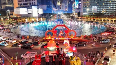 Imlek 2026 di Jakarta, Bundaran HI Jadi Lautan Merah Warga