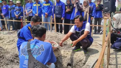 Sentuhan Kasih di Balik Sajadah: Mengapa Ibadah Harus Menyentuh Luka Sesama