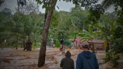 Di Tengah Badai Senyar, Warga Sumatra Menanggung Luka Ekologis yang Mengendap