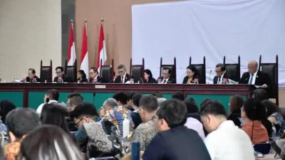 KPPU Denda 97 Pinjol Rp755 Miliar, Konsumen Jadi Sorotan