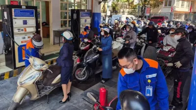 Vietnam Pangkas Pajak BBM Darurat, Warga Hadapi Lonjakan Energi