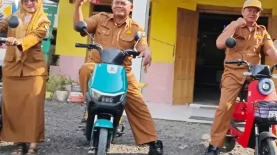 Desa Ambulu Wajibkan Sepeda Listrik untuk Tekan Dampak Kenaikan BBM