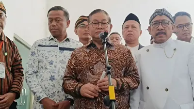Pramono Perintahkan Pembasmian Ikan Sapu-Sapu di Sungai Jakarta