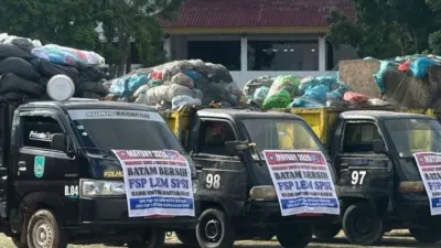 Buruh Kota Batam Peringati May Day dengan Aksi Bersih Lingkungan