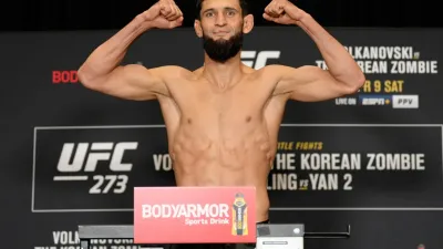 Khamzat Chimaev Janji Bungkam Sean Strickland di UFC 328