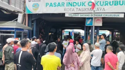 Pedagang Pasar Cikurubuk Kota Tasikmalaya Protes Kenaikan Retribusi Kios