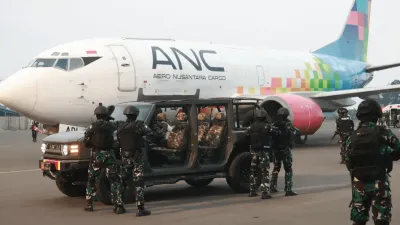 Saat TNI Turun ke Lapangan: Mengurai Dampak Sosial Penjagaan Aset Negara