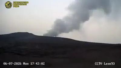 Gunung Anak Krakatau Erupsi 7 Kali, Kolom Abu 350 Meter