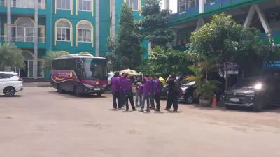Demo Mahasiswa Unpak Bogor ke DPR RI, Berangkat Naik 3 Bus