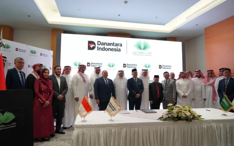 Danantara Indonesia, melalui Danantara Investment Management (DIM) menandatangi kesepakatan akuisisi dengan Thakher Development Company, mencakup aset perhotelan dan real estat yang berlokasi di dalam kawasan Thakher City pada. (Dok. Danantara)