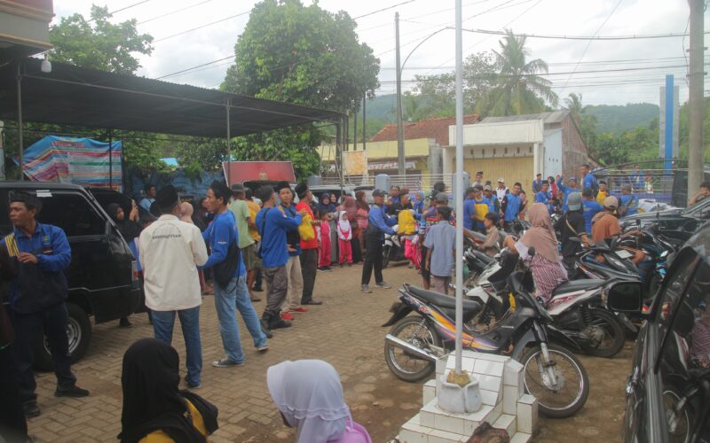 Organisasi Shiddiqiyyah Dhibra Salurkan Bantuan ke Warga terdampak Banjir di Banjarnegara, Cilacap (Foto Opshidmedia)