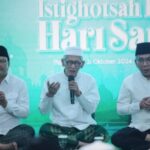 Jajaran elite PBNU. Dari kiri Sekjen Saifullah Yusuf, Rais Aam Miftachul Ahyar, dan Ketua Umum Yahya Cholil Staquf. Konflik di lingkaran ini disebut tak memengaruhi aktivitas NU akar rumput. (Dok. PBNU)