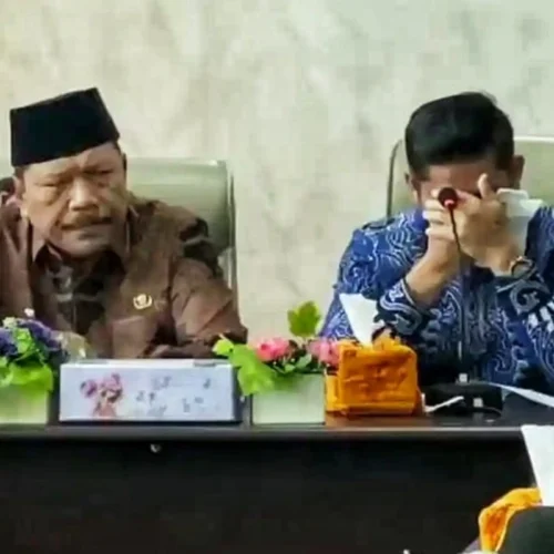 Hendri Praja Menangis Saat Ditunjuk Plt Bupati Rejang Lebong