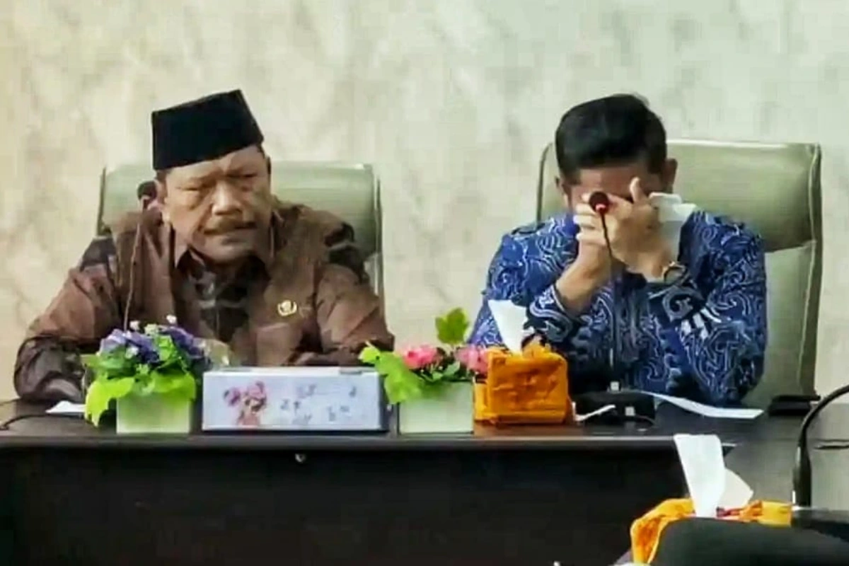 Hendri Praja PLT Menangis