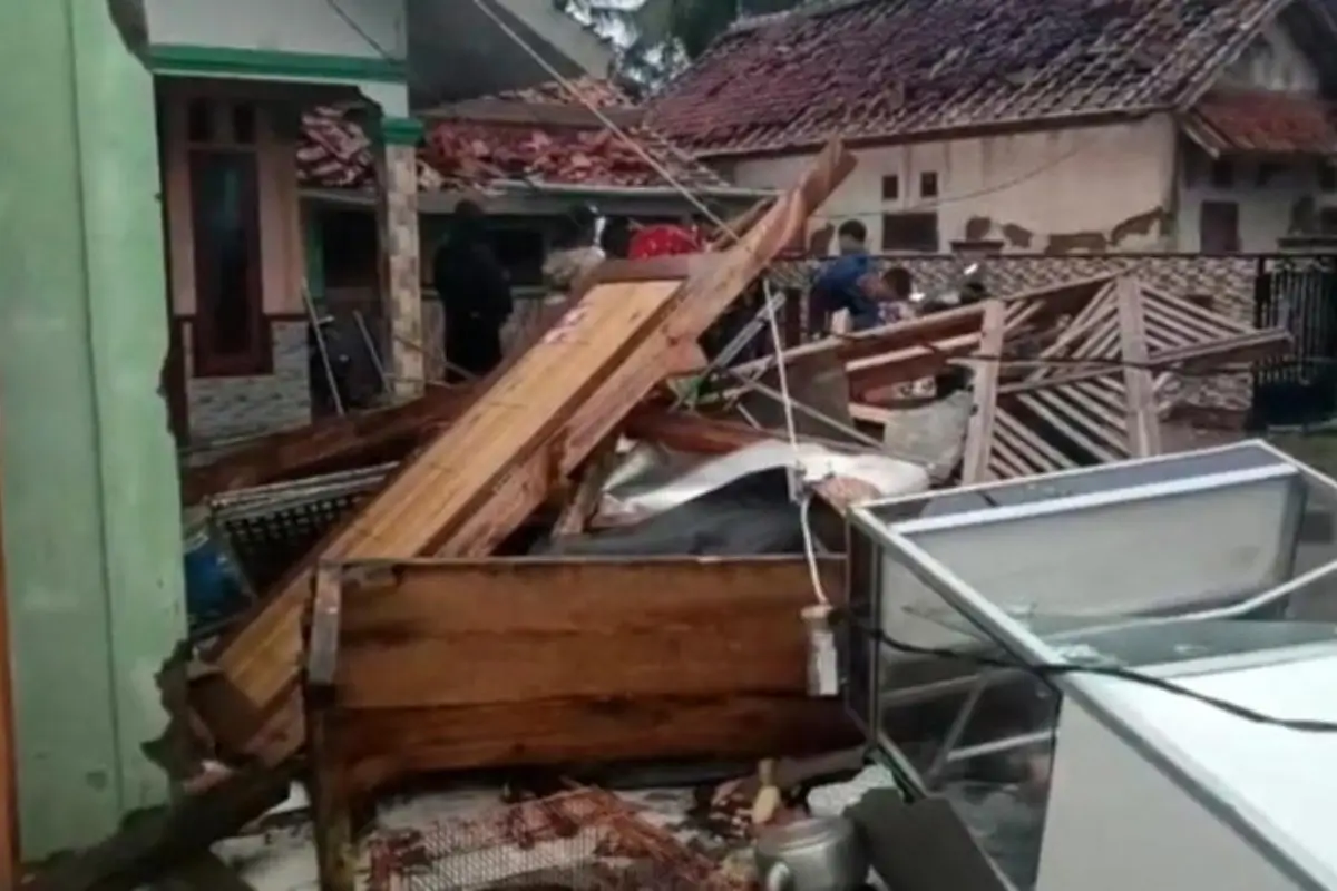 sinar jiwa - rumah rusak Ciamis akibat cuaca ekstrem