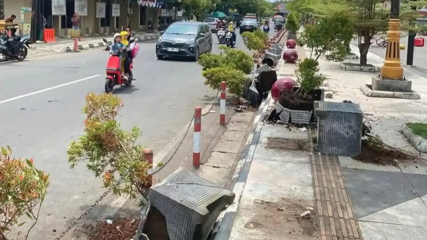 sinar jiwa - kerusakan alun-alun Indramayu