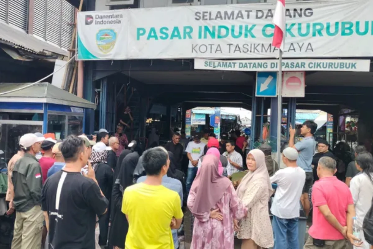 Pedagang Pasar Cikurubuk Demo