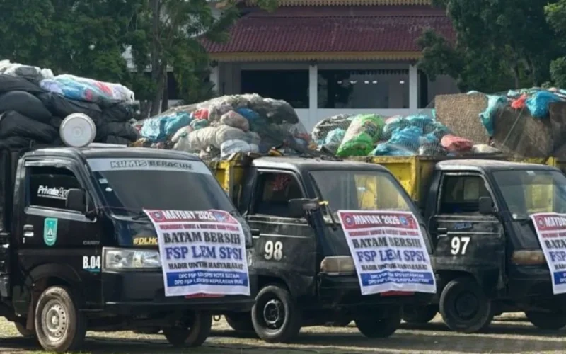 Buruh Kota Batam Peringati May Day dengan Aksi Bersih Lingkungan