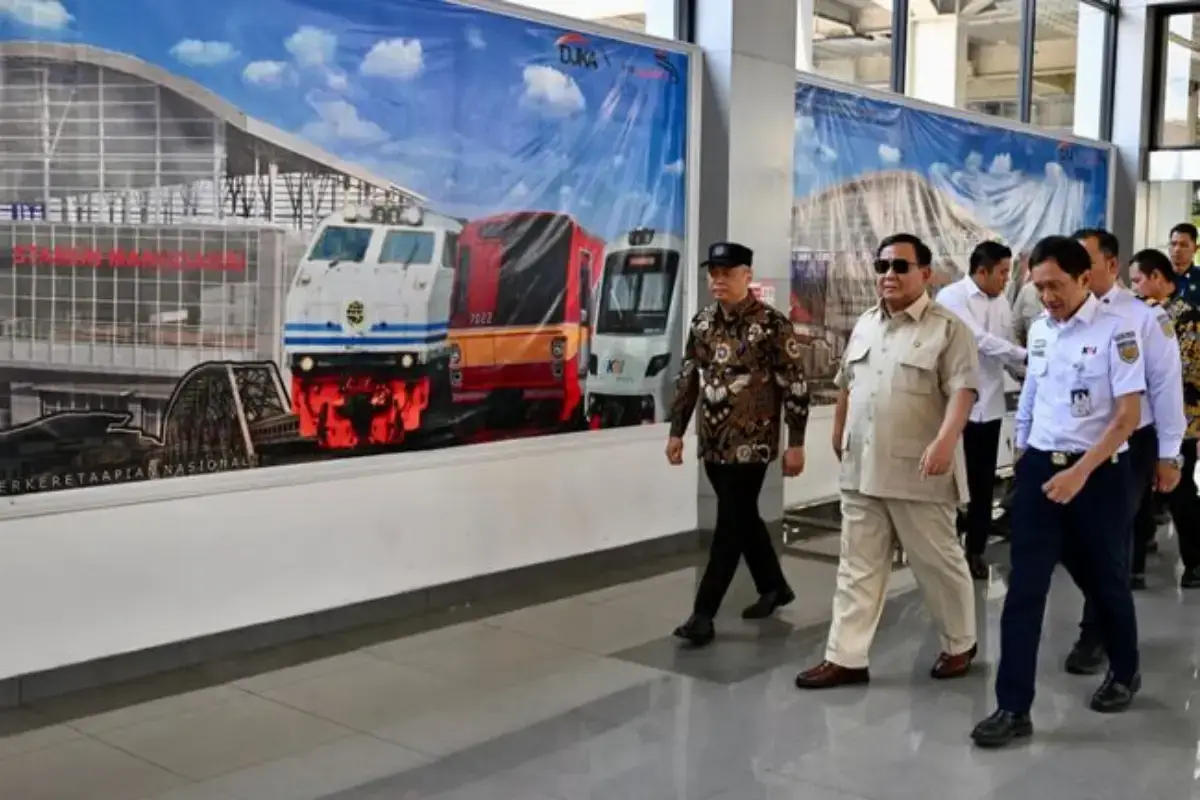 kereta api untuk seluruh masyarakat