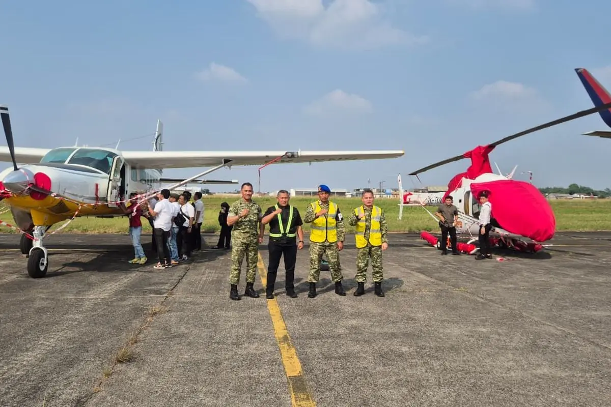 Kejagung sita pesawat dan helikopter dari kasus motor listrik BGN, bersama uang tunai Rp24,97 miliar, lima mobil dan 89 dokumen perkara.