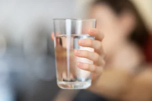 Minum Air Putih Turunkan Kecemasan, Ini Temuan Studinya